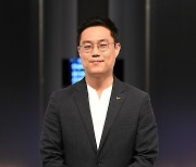 포즈 취하는 황순식 후보