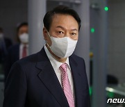 尹, 盧 13주기에 "한국 정치 안타까운 비극"..권양숙 여사에 친서