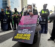 경찰, 전장연 출근길 점거 강제권 행사 시사 "권리 침해"