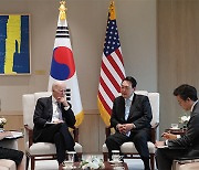 Korea eyes bigger defense exports to US and joint bid with US for reactor tenders