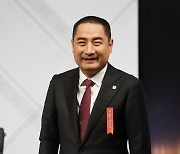 [머니S포토] 방송 토론회 참석한 강용석 후보