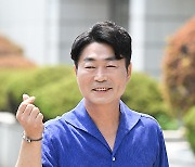 김성기, '가요무대' 녹화 출근하며 하트 [포토엔HD]