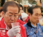 "더울 때 먹는 콩물은 꿀맛" 대구 관문시장 찾은 홍준표 후보