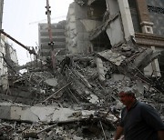 [속보] 이란서 10층 건물 붕괴 최소 5명 사망..80명 매몰