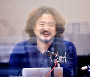 법원, "김어준 발언, 다툼의 여지 있다"..'뉴스공장' 법정제재 집행정지 가처분 신청 인용