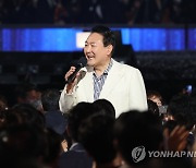 尹대통령 내외, 청와대 '열린음악회' 관람.."靑은 여러분 것"(종합)