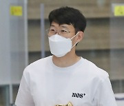 손흥민 공항패션 티셔츠 'NOS7'.. 개인 브랜드 론칭?