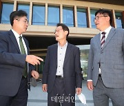기자회견 뒤 대화하는 수도권 진보진영 교육감 후보들