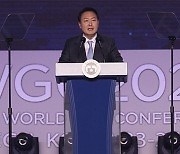 President Yoon reiterates nuclear and hydrogen role for carbon goal and energy security