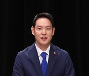 리허설 하는 김한규 더불어민주당 후보