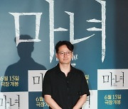 포즈 취하는 '마녀2' 박훈정 감독[★포토]