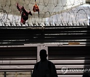 APTOPIX Mexico Border Asylum Limits