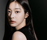 '김수현·김새론 한솥밥' 설인아, 새 프로필 공개