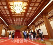 [포토]웅장한 청와대 본관 내부 계단