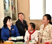 '방역위기' 이웃 위해 의약품 마련한 북한 가정