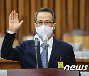 인사청문 선서하는 김규현 국정원장 후보자