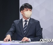 토론회 준비하는 박강산 더불어민주당 후보