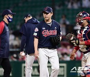 [포토] 이인복 '4회 위기 넘기지 못하고 강판'