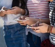 코로나19 이후 청소년 10명 중 4명 스마트폰 과의존 위험군