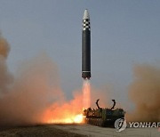 [속보] 합참 "북 ICBM 추정 미사일 360km 비행, 고도 540km 상승"