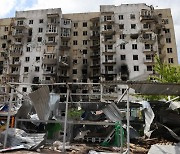 우크라 "마리우폴 아파트 잔해에서 부패한 시신 200여구 발견"
