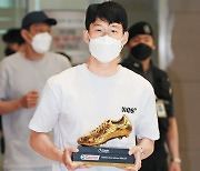 Son Heung-min arrives in Korea with Golden Boot and a new t-shirt