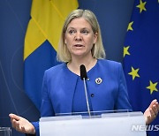 스웨덴 총리 "테러단체에 자금·무기 지원 안해"