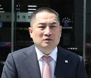 법원 "강용석 제외한 양당 후보 TV토론 안 돼"