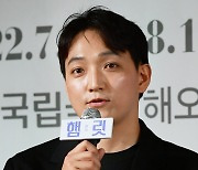 [포토] 이호철, 대선배님들과 함께 '햄릿'