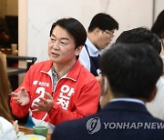 시민들과 대화하는 안철수 후보