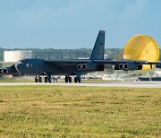 미군 전략자산 B-52H 폭격기 日 상공서 포착..한반도 접근 안해