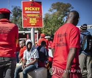 SOUTH AFRICA ANTI FRENCH PROTEST