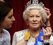 '영국 여왕 즉위 70주년 기념' 엘리자베스 2세 밀랍인형
