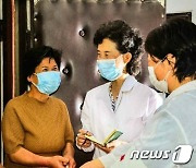 '주민 건강·편의 보장' 챙기는 북한 인민반장