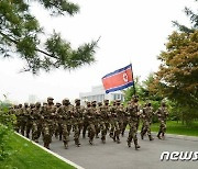 코로나19 방역전선 투입된 북한 인민군 병사들