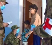 '코로나19 봉쇄'에 활동 어려운 가정 찾은 북한 인민군