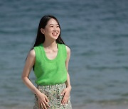 '다음 소희' 김시은, 생애 첫 칸 해변에서 찰칵