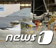 대한항공, 공군 F-4 전투기 창정비 사업 35년만에 완료