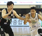 '역시 KBL 아이돌' 허웅-허훈 형제, 올스타 유니폼 경매 1·2위