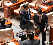 여야, 추경안 합의한 도출 실패..與 "27일 처리" 野 "이대론 힘들다"