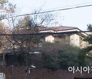 '박근혜·MB 사저' 매입한 홍성열 회장, 문재인 사저도 샀다