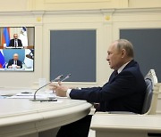 푸틴, 서방 제재에 "국제경제에서 러시아 밀어낼 수 없어"