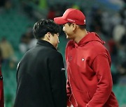 [포토]김광현, 승리 날린 최민준에 '괜찮아'