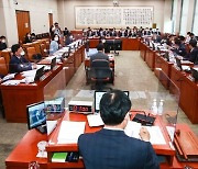 공무원·교원노조 타임오프제 도입 법안..국회 법사위 통과