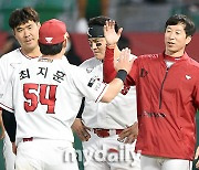 [MD포토] SSG '5-4 승리하며 4연승 질주'