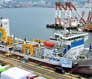 HJ중공업, 국내 첫 5000t급 다목적 대형방제선 '엔담호' 명명식