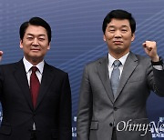 [오마이포토] 토론서 맞붙은 김병관-안철수 후보