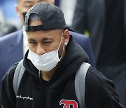 9년 만에 한국 찾은 네이마르 환영하러 구름 팬 몰려.."PSG에 남아달라" 호소도