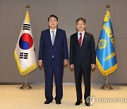 윤석열 대통령, 박보균 문화체육관광부 장관에 임명장 수여
