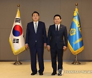 윤석열 대통령, 원희룡 국토교통부 장관에 임명장 수여